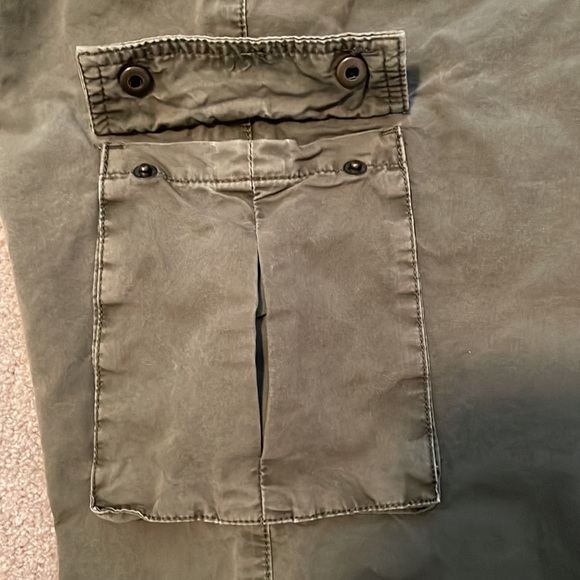 Abercrombie & Fitch cargo army green jeans. Women’s S - Picture 8 of 10